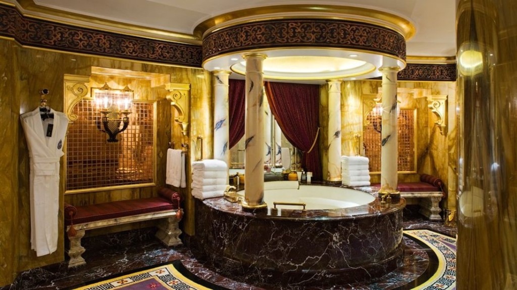 Salle de bain de style baroque