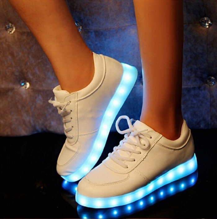 Chaussure Led la tendance des chaussures lumineuses — free download
